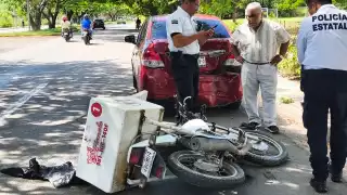 Motociclista resulta herido tras chocar contra un auto en la Avenida Concordia de Campeche