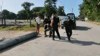 Hombre agrede a su expareja con machete en mano y es detenido en Campeche