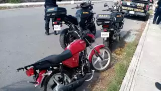 En un momento dado el agente invadió el carril de la Italika y colisionó de frente