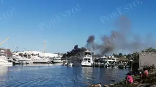 Se quema lujoso yate en Yucalpetén, Progreso: VIDEO