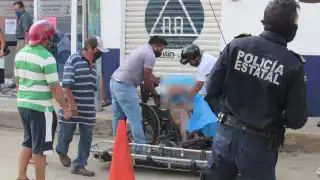 Abuelito fallece afuera de una farmacia en Kanasín