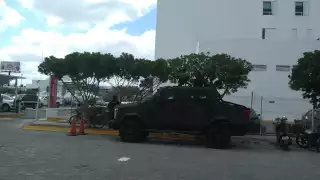 Con tanques y armas largas, elementos custodian el hospital Star Médica