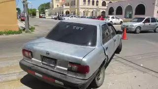El conductor no respetó la señal de alto y chocó contra otro vehículo