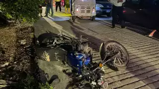 Choque entre motocicleta y mototaxi en Hopelchén deja una persona con serias lesiones