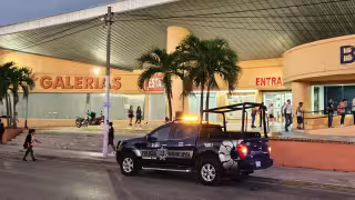 Robo con violencia en joyería de Plaza Galerías en el centro de Cancún moviliza a la policía