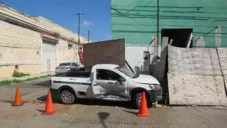 El accidente dejó varios daños materiales