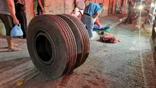 Andrés narró que vio venir los enormes neumáticos, pero no tuvo tiempo de correr, su compañero la “libró” de milagro