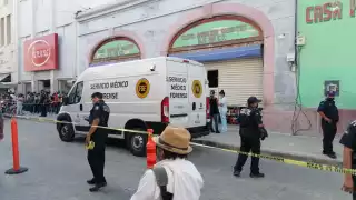 Tras recibir el reporte, paramédicos de la Policía Municipal se movilizaron, pero nada pudieron hacer por una persona de 60 años