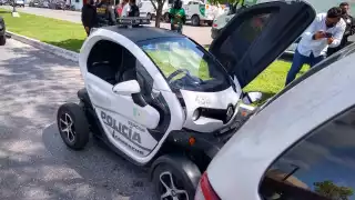 Otros elementos de  policía tomaron informe de los hechos y llamaron al seguro para arreglar un acuerdo