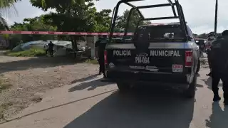 El lugar fue acordonado por elementos de la Policía Municipal para evitar que curiosos se acercarán al cuerpo