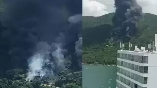 La columna de fuego fue vista en diversas zonas cercanas a la explosión en Acapulco, mientras se sofocaba el fuego