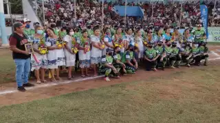 Las mujeres del equipo de softbol llegaron a Mérida