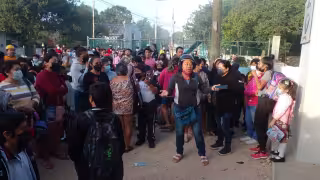 Padres de Tixkokob protestan contra el Director de una primaria por irregularidades