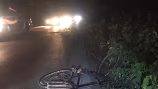 El hombre quedó tendido sobre la carretera luego de ser atropellado