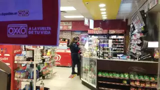 Clientes y empleados fueron amenazados por los tres hombres que ingresaron