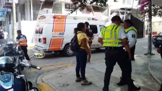 La turista fue llevada a un hospital privado para su atención médica tras ser atropellada por una unidad de taxi en Playa del Carmen