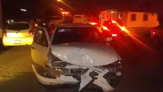 El auto sufrió varios daños po el impacto