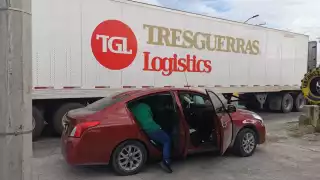 El auto afectado presentó daños materiales