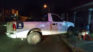 La camioneta se estrelló contra la reja de un predio