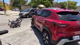 Motociclista sale proyectado tras choque con camioneta en Fovissste de Ciudad del Carmen
