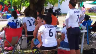 A pesar de la contingencia, los deportistas realizan actividades en espacios públicos