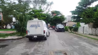 Elementos policiacos acordonaron la zona en espera de la llegada de la policía de investigación, peritos y servicio médico forense