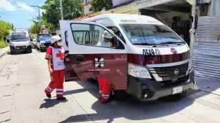 Dos pasajeras lesionadas tras choque entre combi colectiva y camioneta en Ciudad del Carmen 