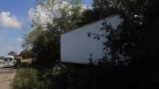 El ciclista resultó con algunas lesiones tras ser golpeado por el camión de carga