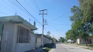 Tres días sin luz en Escárcega: familias soportan calor extremo y mosquitos