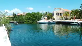 Residentes consideran que se debe prohibir el ingreso de embarcaciones