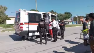 Paramédicos trasladaron al motociclista al hospital