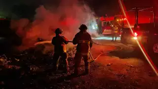La cantidad de basura era tal que el fuego comenzó a salirse de control