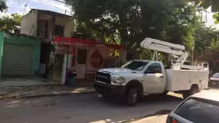 Joven se electrocuta y cae de una altura de tres metros en la Región 96 en Cancún