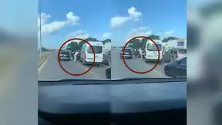 Un automovilista que presenció el hecho, lo grabó, y posteriormente comenzó a circular en las redes sociales