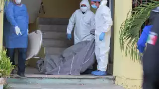 El cuerpo de forenses llegó al lugar por el cuerpo