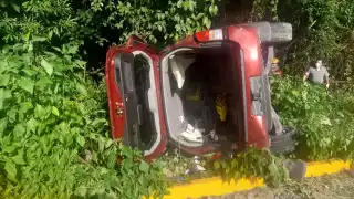 Bomberos arribaron al lugar pero afortunadamente todos salieron ilesos del percance