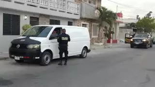 Una camioneta blanca fue inspeccionada en Progreso, pero el conductor se deslindó del asunto