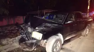 Chofer se estampa contra poste de luz en Felipe Carrillo Puerto