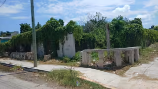 Casa abandonada en Escárcega lleva 20 años generando inseguridad y riesgo para vecinos