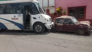 Tras el impacto dos jóvenes mujeres resultaron con golpes leves