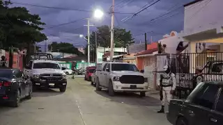 Elementos de la FGE realizan un cateo en domicilio utilizado para actividades ilícitas en Cancún