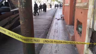 Elementos de la Policía Municipal de Mérida acordonaron el lugar donde se desmayó el hombre