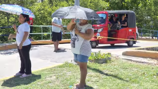 Hartos de apagones, vecinos de Ciudad del Carmen bloquean puente y obligan a la CFE a intervenir