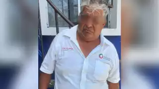 La camisa que portaba el falso funcionario del Ayuntamiento de Cancún pertenece a la administración 2013-2016