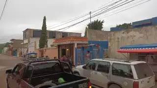 Sin motivo aparente, un sujeto no identificado golpea a la señora Cecillia C., de aseo urbano