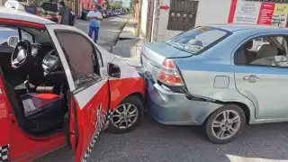 Mujer resulta herida tras ser impactada por un taxista en Ciudad del Carmen