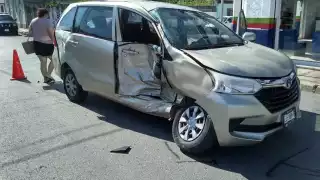 Cuatro de los lesionados viajaban en una camioneta Avanza, quienes no quisieron ser trasladados a un hospital