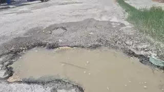 “Ya no es un bache, es un hueco”: Vecinos denuncian peligro en la Venustiano Carranza de Champotón