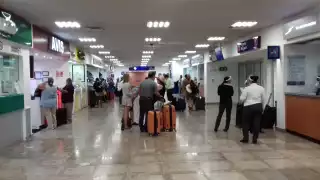 Poco más de las 12:30 horas inició el arribo de vuelos en el recinto aéreo