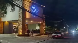 La mujer recibió ayuda de los paramédicos de la Cruz Roja y fue trasladada a un hospital